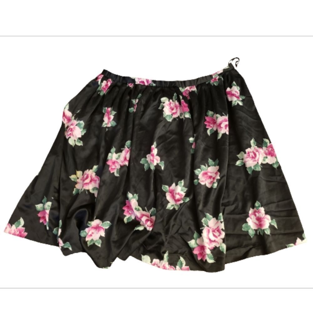 Black 🖤 Plus Size Floral Skirt